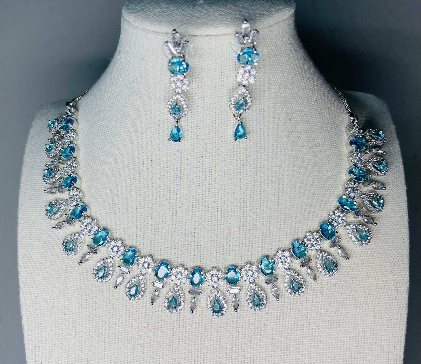 Pretty sky blue necklace set